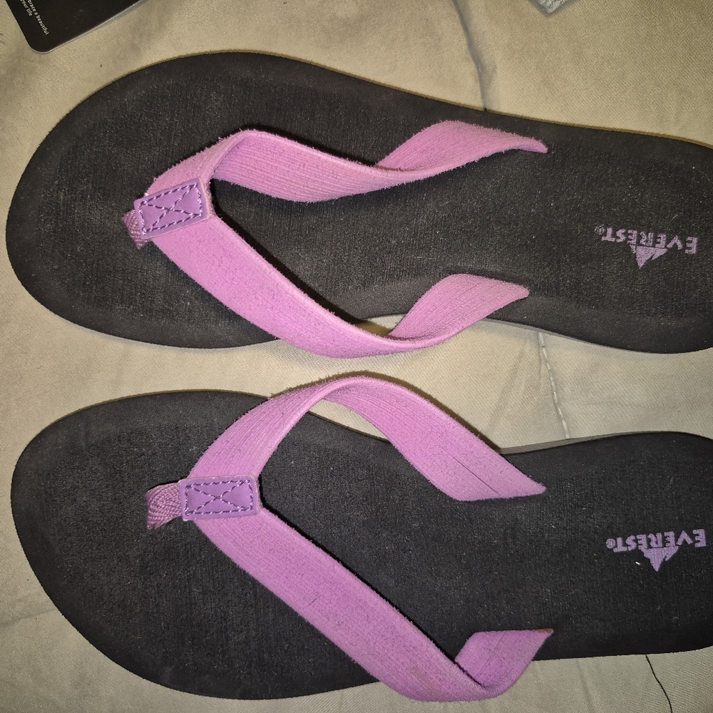 Nwot Womens Everest Flipflops Black & Fushia 6-6.5